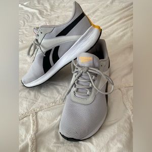 Men’s 8.5 grey Reebok memorytech sneakers